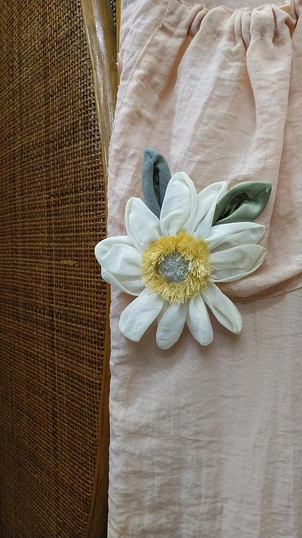 POTECHINO花モチーフ付きピンクエプロン