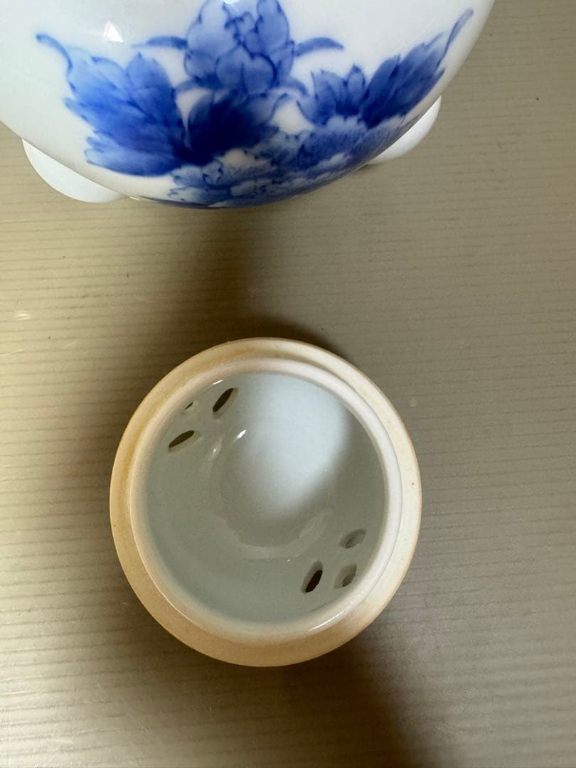 2156 平戸祐祥 染付花草 三足香炉