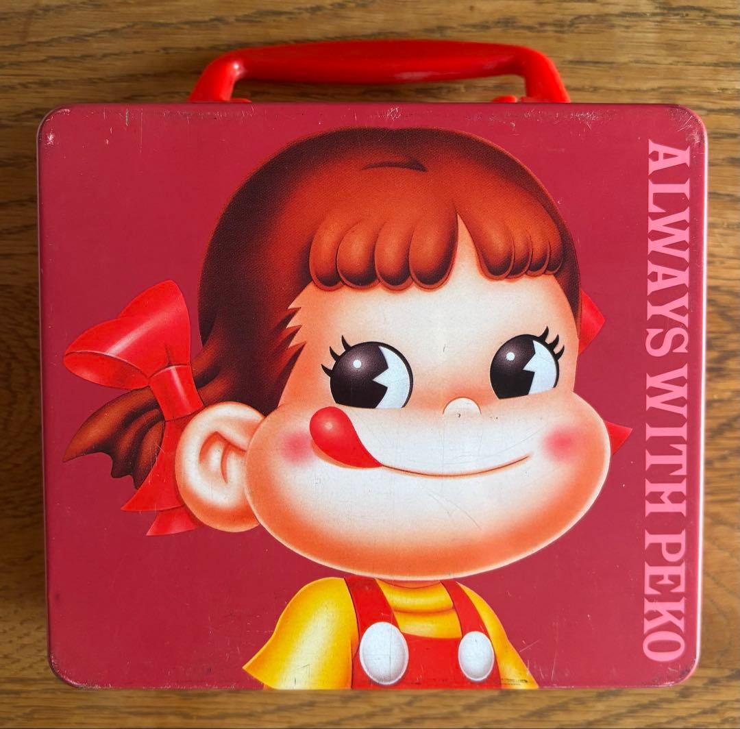 レトロ】不二家 ペコちゃん 小物入れ缶 赤ALWAYS WITH PEKO - メルカリ