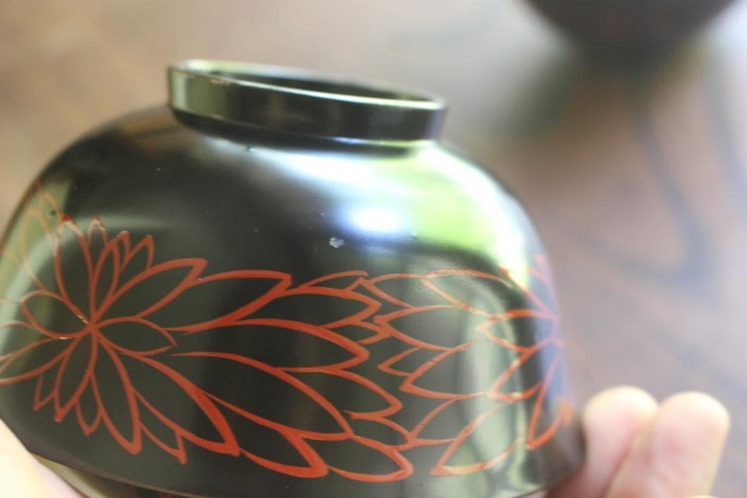 極小傷有！時代黒漆に風情ある朱漆菊文の映えるお椀2点（検輪島塗懐石椀蒔絵椀