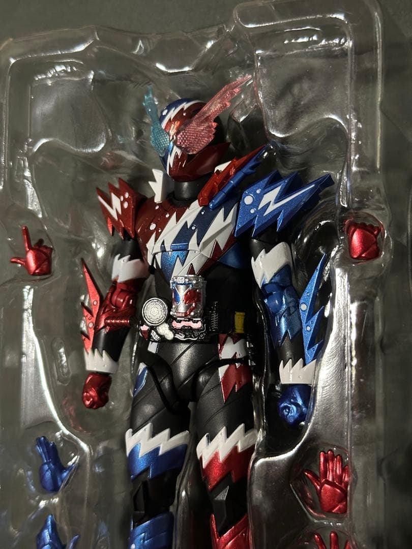 S.H.Figuarts 仮面ライダービルド ラビットタンクスパークリング
