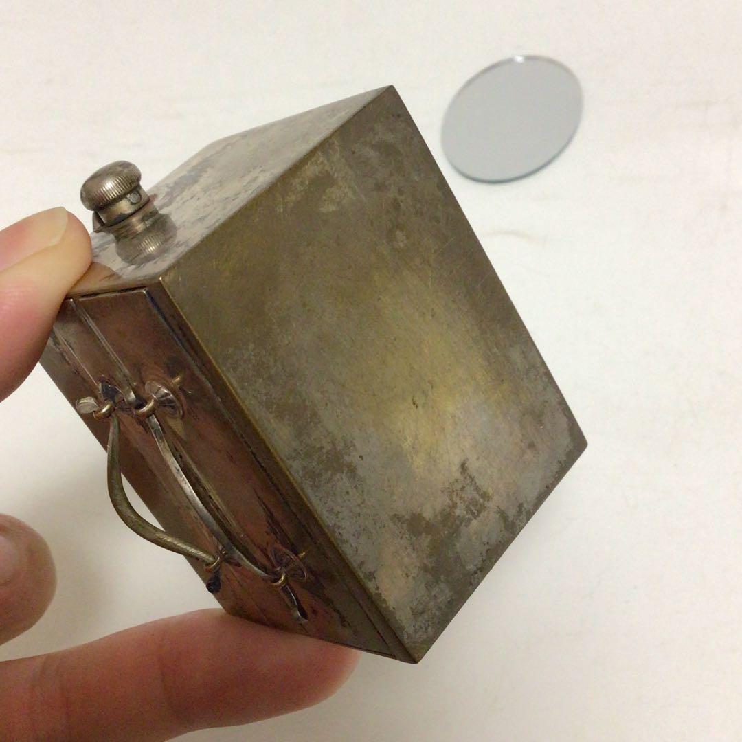 ボンボニエール　お菓子入れ　レトロ　ビンテージ　金属製バニティボックス 置物