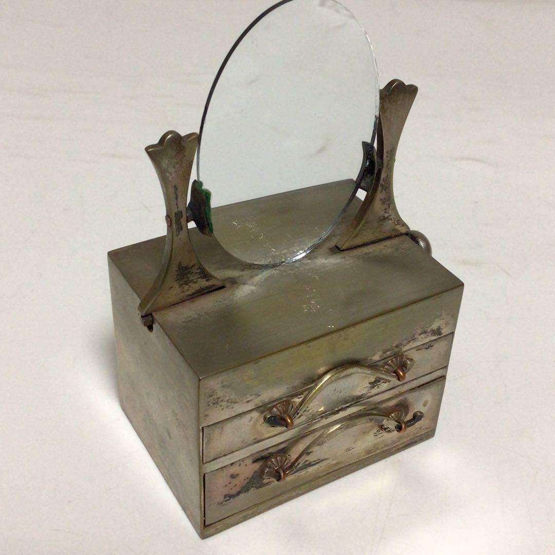 ボンボニエール　お菓子入れ　レトロ　ビンテージ　金属製バニティボックス 置物