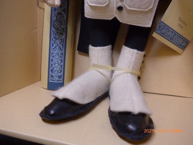 シュタイフの貴重なフェルト人形「道化師グスト」です。1994年の復刻