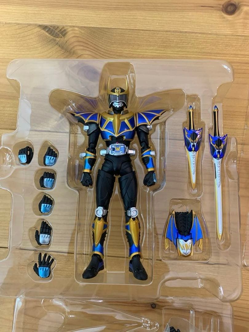 S.H.Figuarts 仮面ライダー　龍騎　ナイト　サバイブ　　オーディン