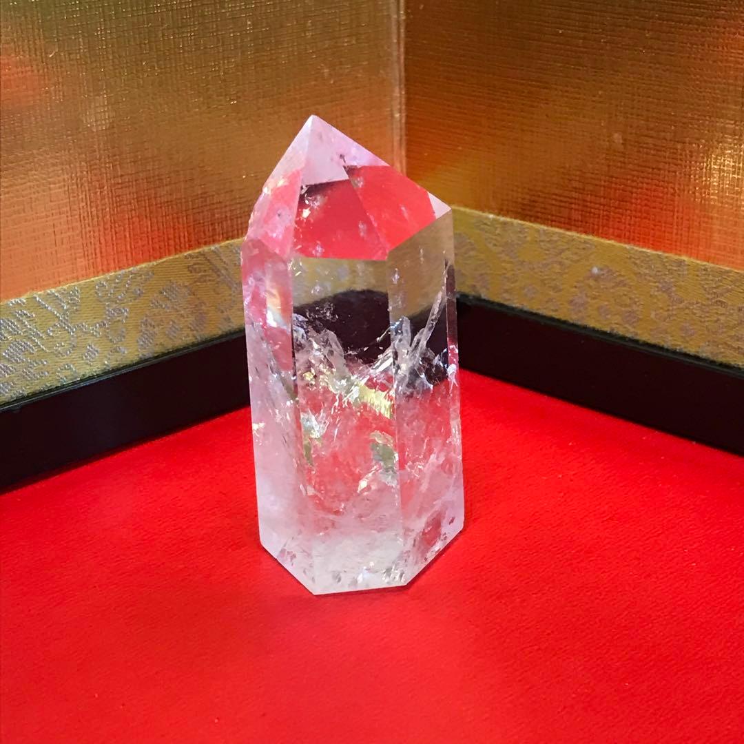 高額当選・偉大なる力　宝物殿に祀られたピラミッド水晶　莫大なお金を呼び寄せ