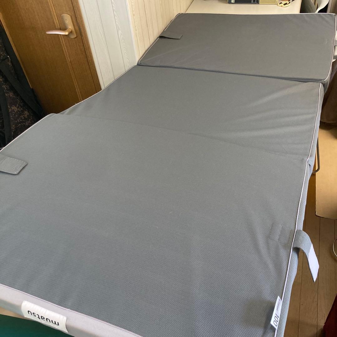 【美品】西川 muatsu ムアツ マットレス　シングル　三つ折り　グレー