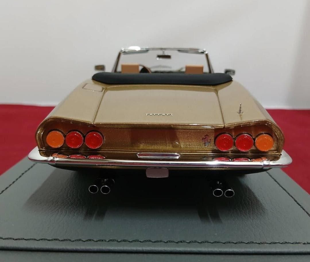 BBRミニカー 1/18 Ferrari フェラーリ 365 カリフォルニア