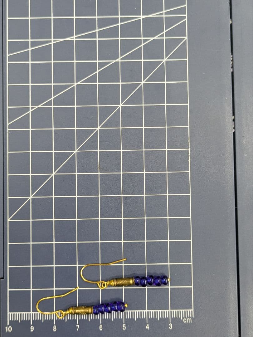 アンティークビーズとカレン族ブラス（真鍮） のブレスレットとピアス。