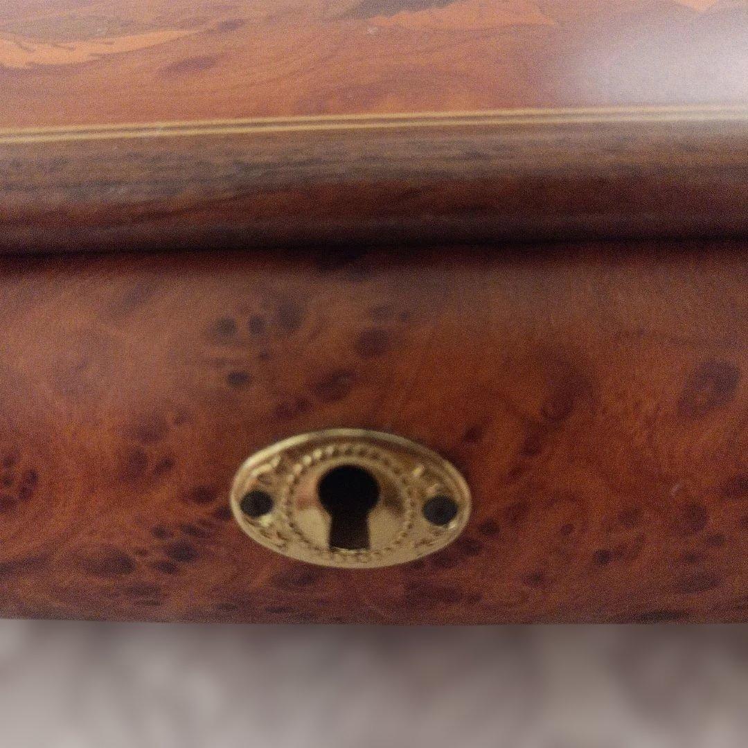 スイス製リュージュ・ロマンス・ アンティークジュエリーボックス