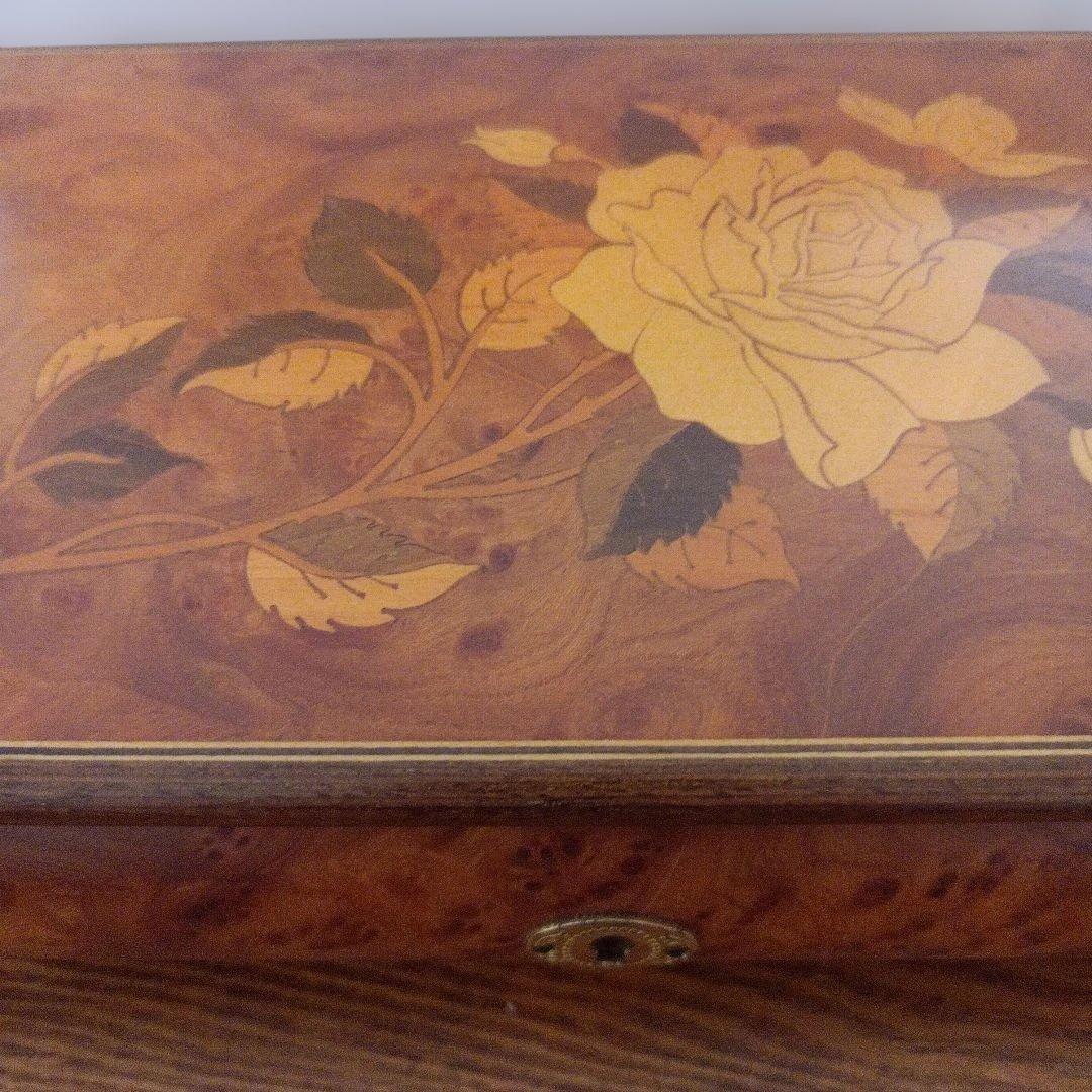 スイス製リュージュ・ロマンス・ アンティークジュエリーボックス