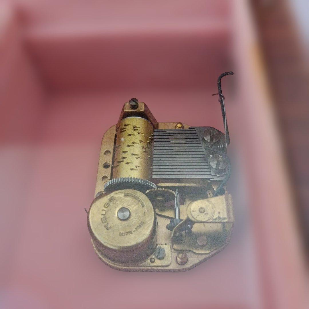 スイス製リュージュ・ロマンス・ アンティークジュエリーボックス