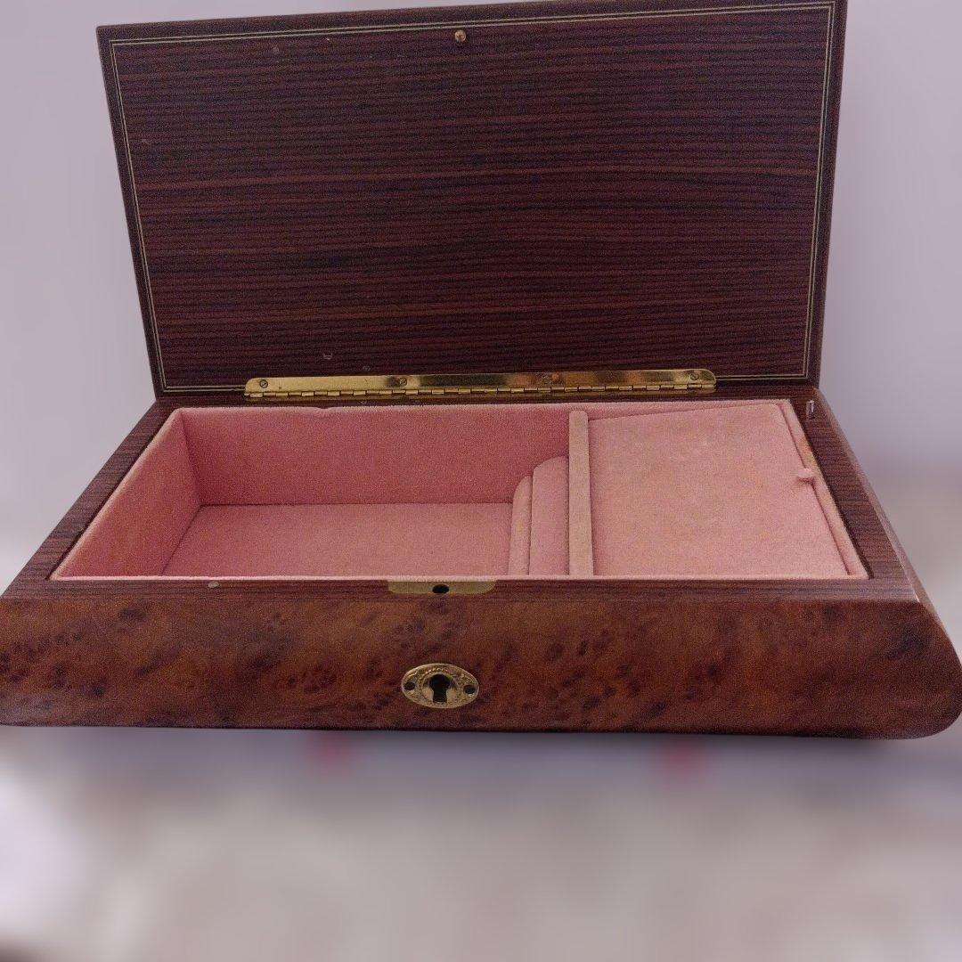 スイス製リュージュ・ロマンス・ アンティークジュエリーボックス