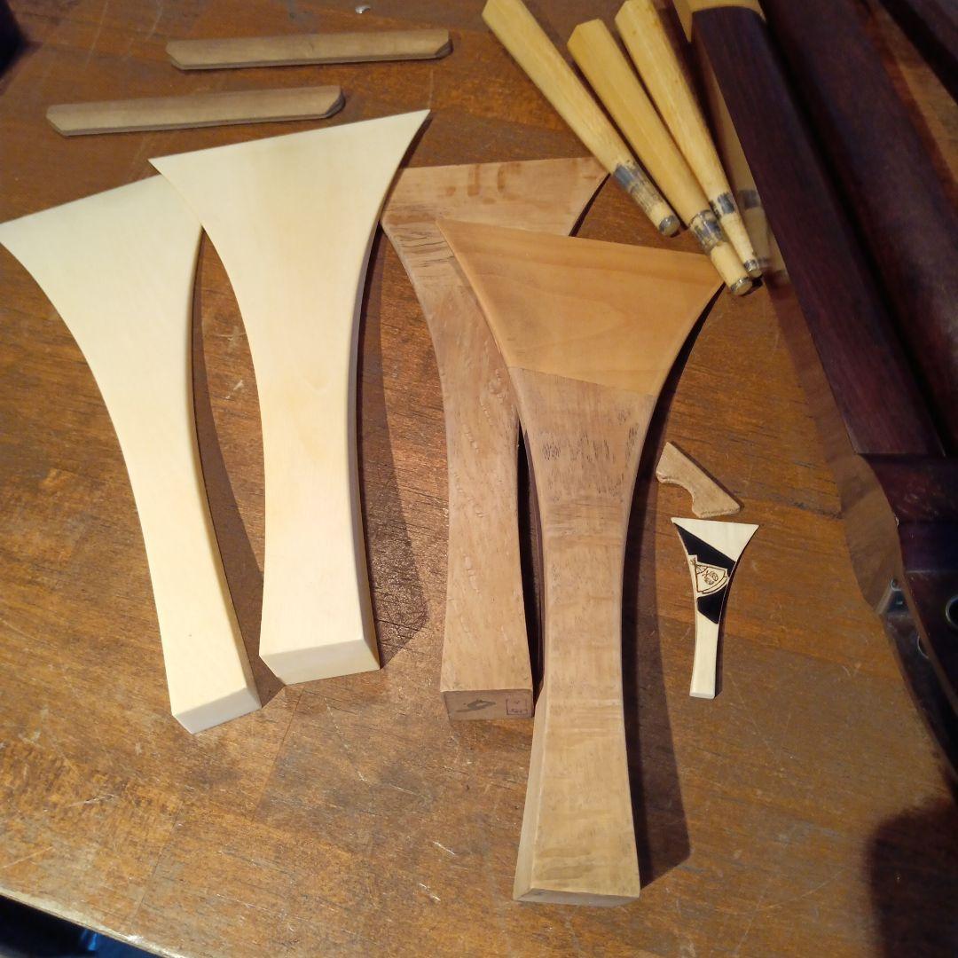 三味線　和楽器　弦楽器　地唄　三ツ折れ　バチ、ケース付