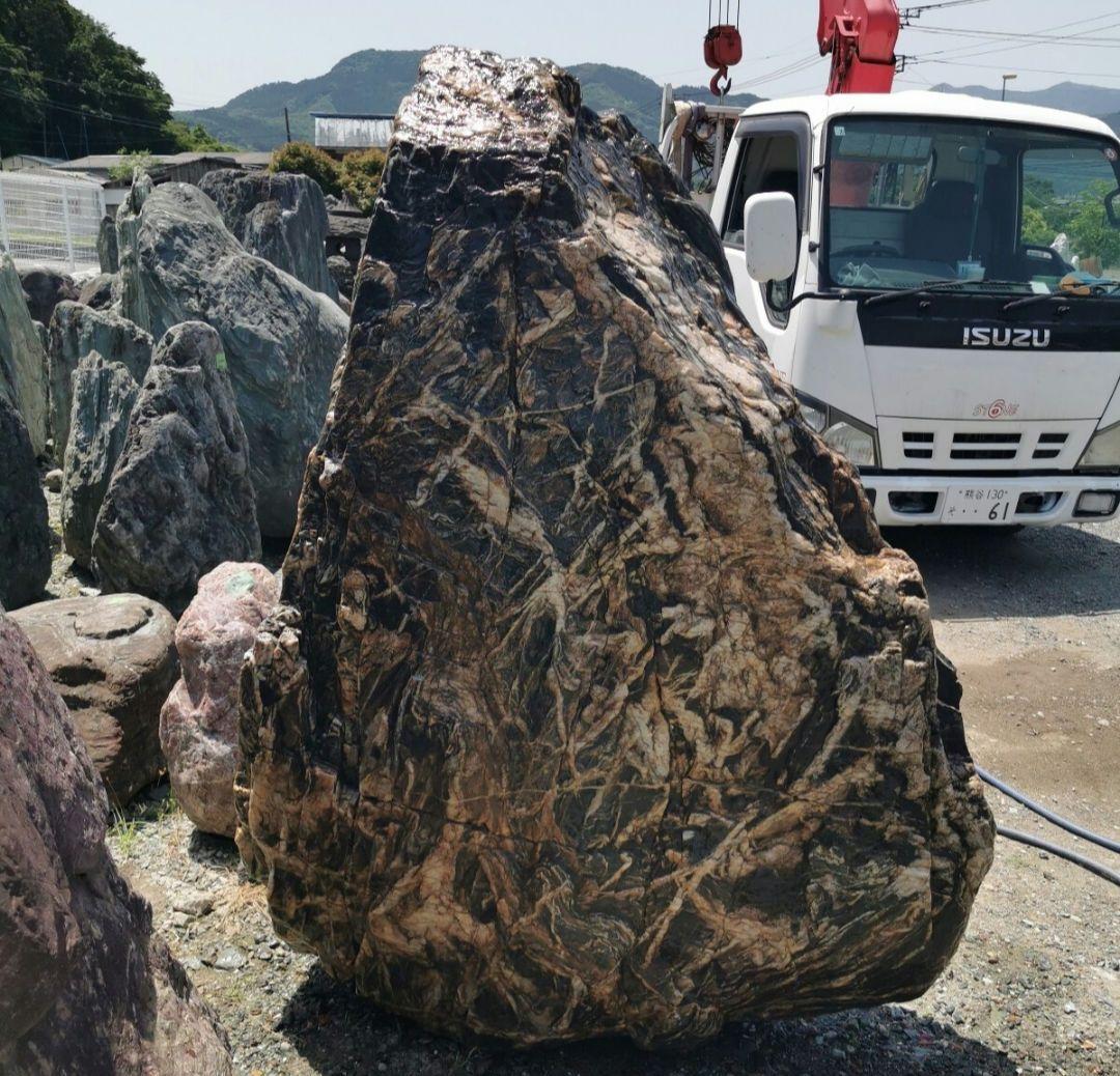 三波石　2.044キロ　庭石　石　石材 庭　坪庭　ガーデニング　置物　オブジェ