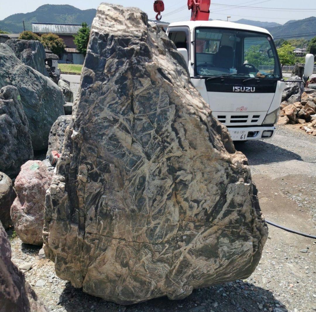 三波石　2.044キロ　庭石　石　石材 庭　坪庭　ガーデニング　置物　オブジェ