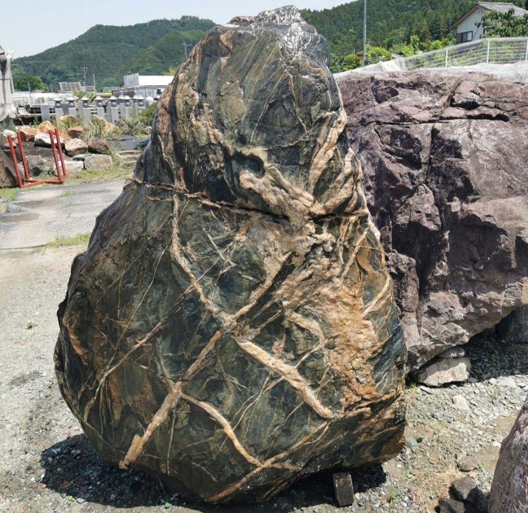三波石　2.044キロ　庭石　石　石材 庭　坪庭　ガーデニング　置物　オブジェ