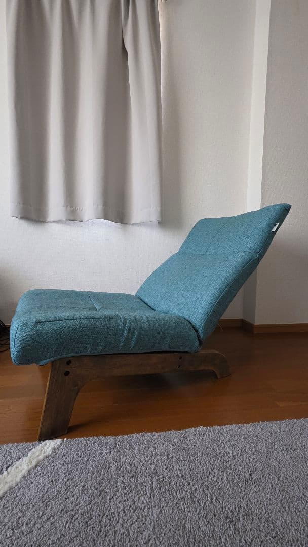 青いファブリックリクライニングソファ