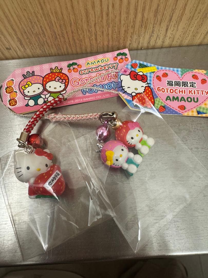 新品袋入り【レア】福岡限定 ハローキティ ストロベリーストラップ