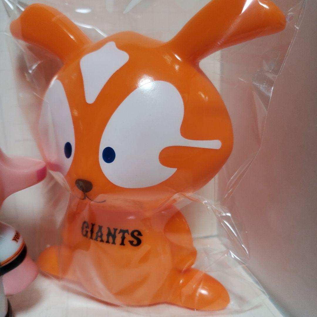 読売ジャイアンツジャビット君さとちゃんソフビ貯金箱セットです。