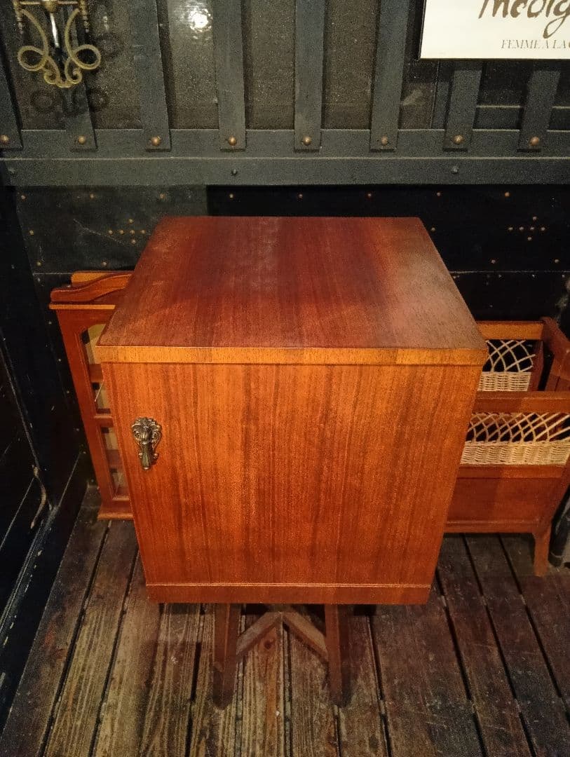 1960's チーク材 突板 カッパーハンドル ウッド レコード キャビネット