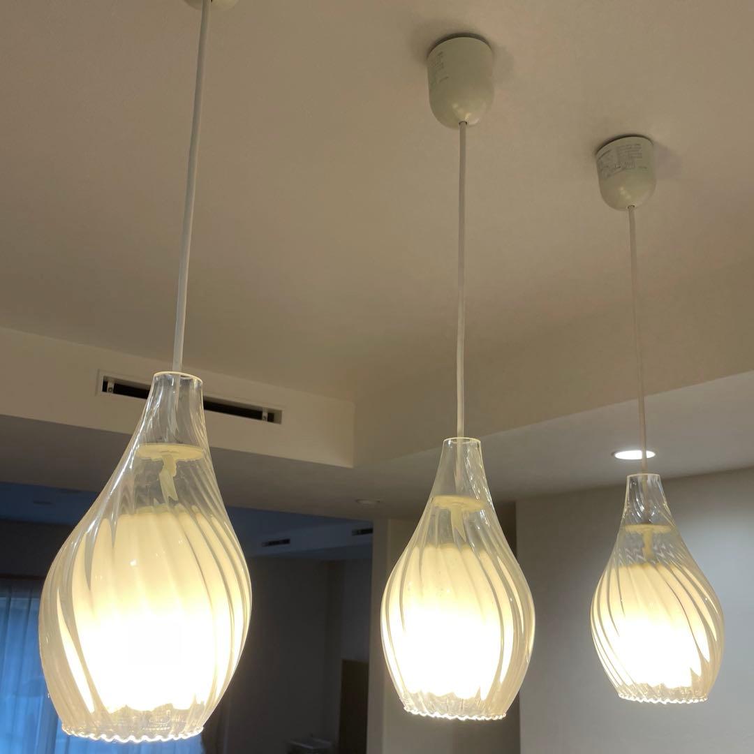 ホワイトガラス ペンダントライト 3灯