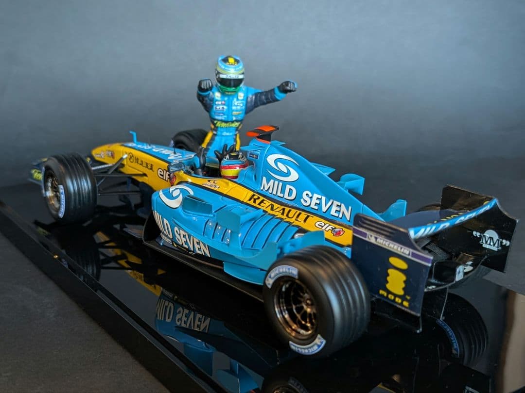 ホットウィール 1/18 ルノー R25 アロンソ 2005 チャンピオン - メルカリ