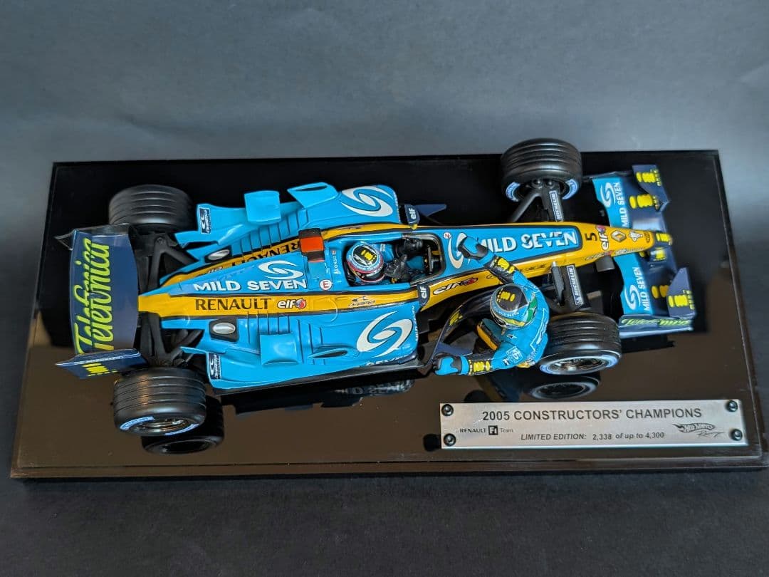 ホットウィール 1/18 ルノー R25 アロンソ 2005 チャンピオン - メルカリ