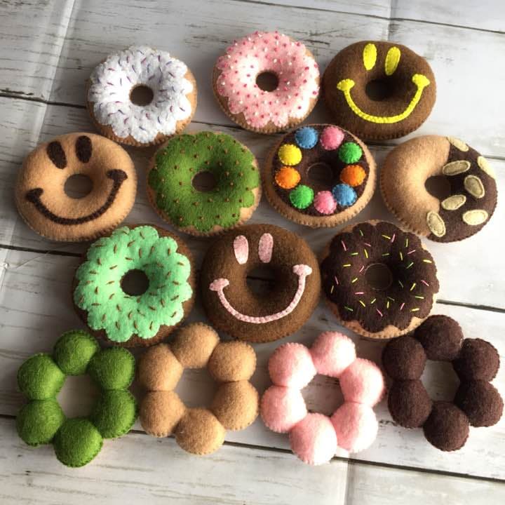 フェルト¨̮ドーナツ¨̮ - メルカリ