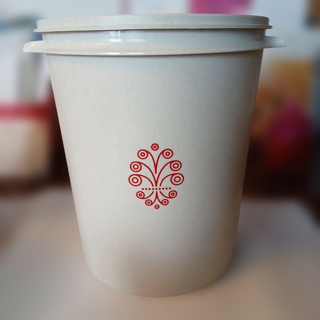 タッパーウェア　食品保存容器セット（オレンジ・イエロー・ホワイト）6点セット