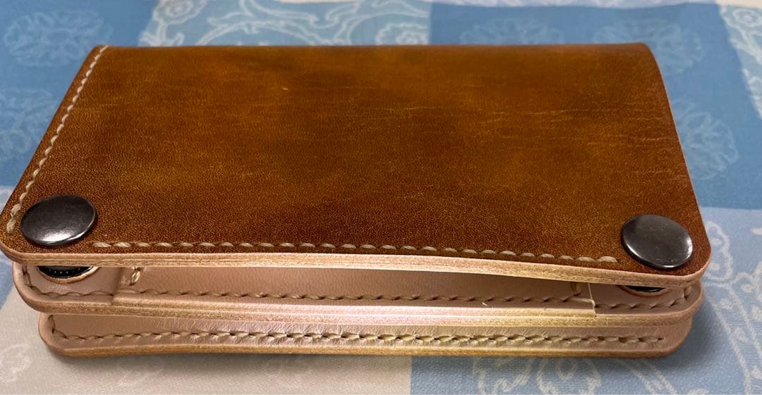 トラッカーウォレット　ミドルサイズ　限定品　一点物　お札を楽に収納　黄茶色手染め