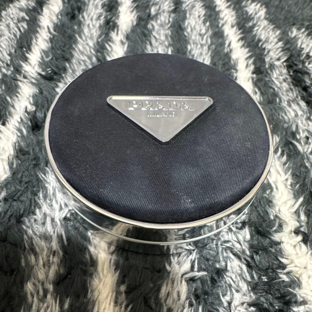 PRADA リヴィール メッシュ クッション ファンデーション LN10 - メルカリ