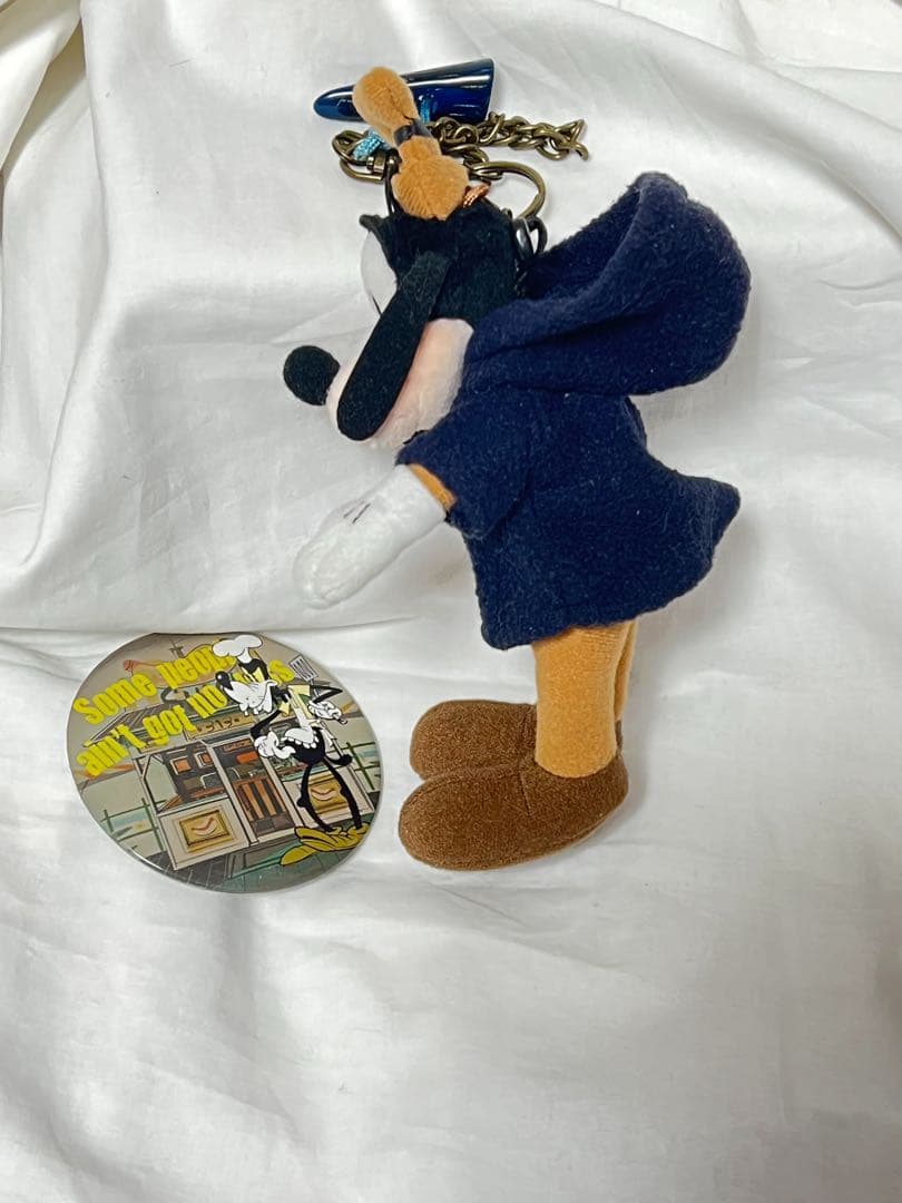 匿名配送/グーフィー プラッシュキーチェーン ダッフルコート＋缶バッジ