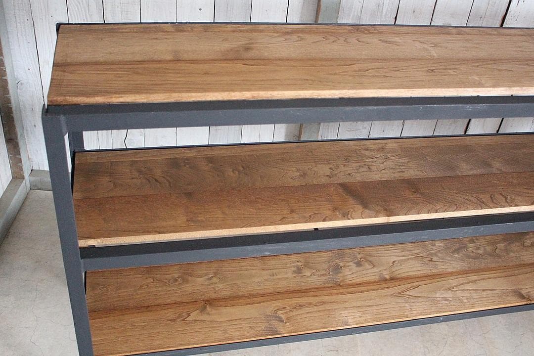 古いアイアンフレームと古材の収納棚　食器棚　オープンラック　靴棚　古家具