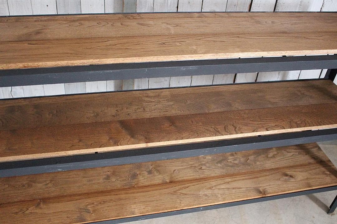 古いアイアンフレームと古材の収納棚　食器棚　オープンラック　靴棚　古家具