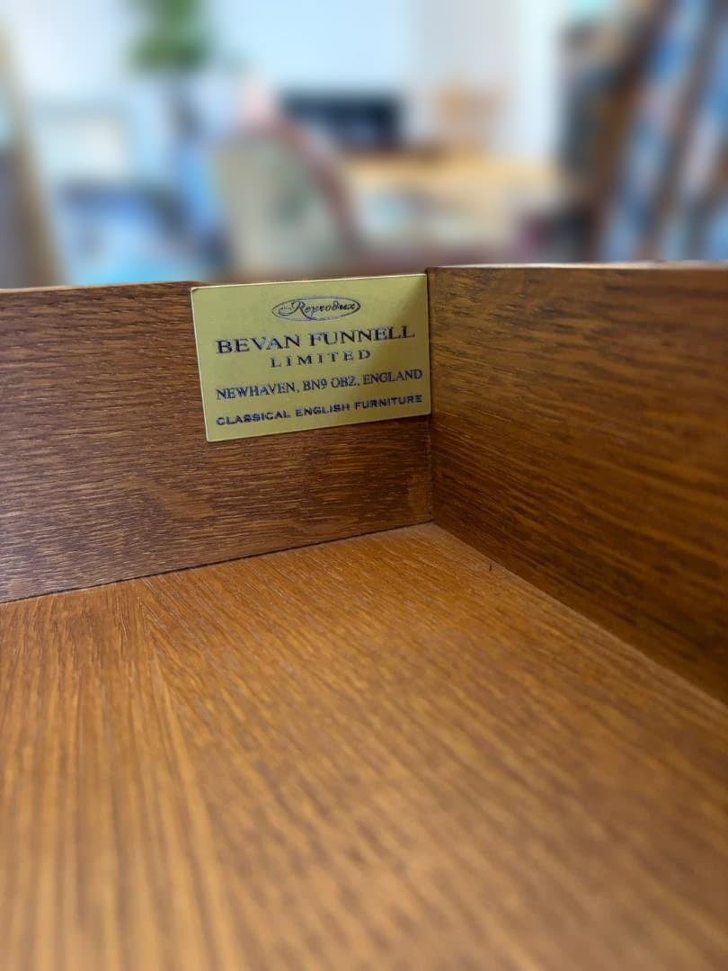 BEVAN FUNNELL 英国家具 クラシックサイドテーブル オーク材