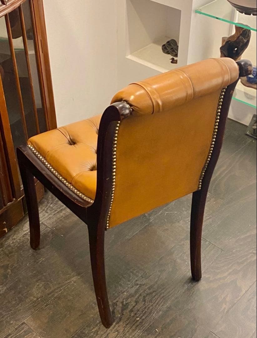 アンティークチェアー① レザー ボタン留め 2月20日から3月10日の間に発送