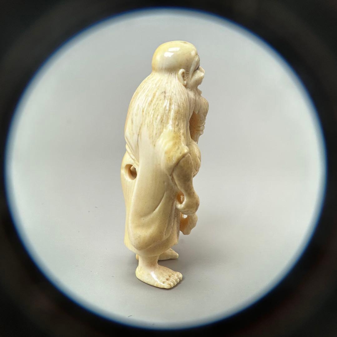 笑顔の僧侶 彫刻 極上　根付　天然素材アンティーク骨董　飾り物古美術置物細密細工
