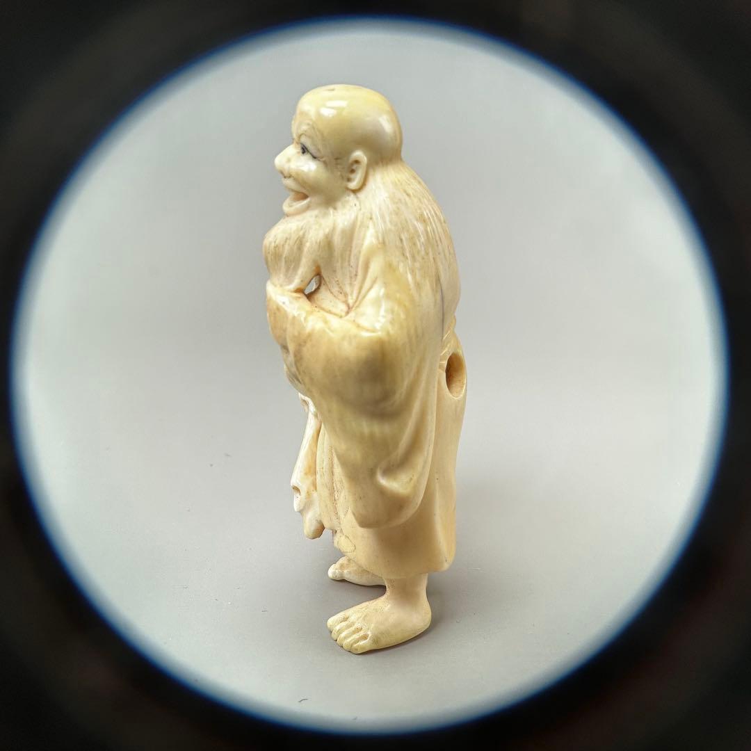 笑顔の僧侶 彫刻 極上　根付　天然素材アンティーク骨董　飾り物古美術置物細密細工