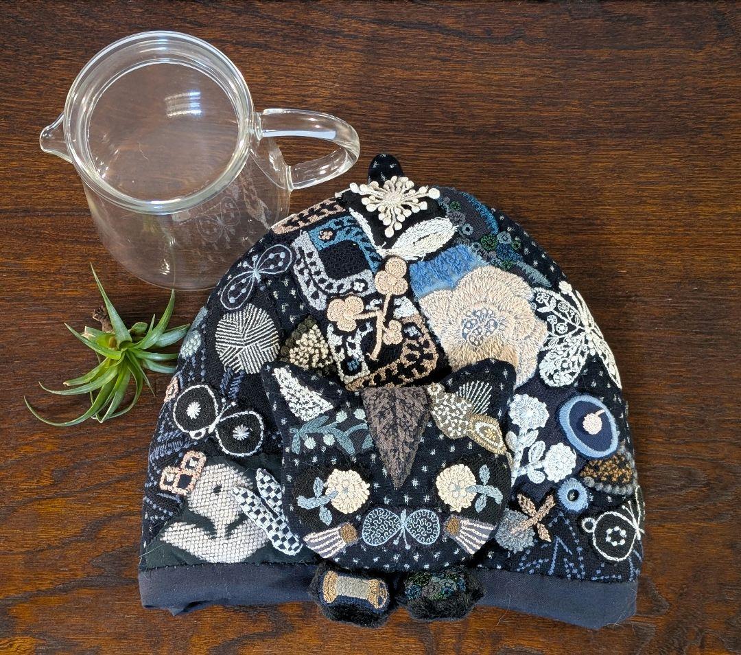 狙われて嬉しい・仔猫ポットコジー《雪ん子・ゆきちゃん》古布　藍染　ミナペルホネン