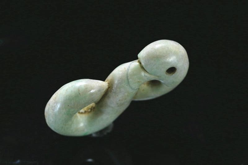 縄文期 極希少 糸魚川ろうかん翡翠異状蛇形勾玉 最高峰 古墳時代 出土