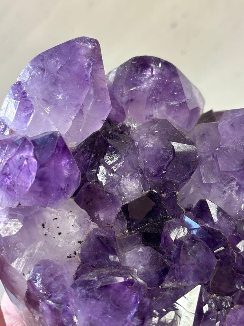 ブラジル産　大きめの結晶　アメジスト　クラスター　1652g テリ艶　ゴージャス