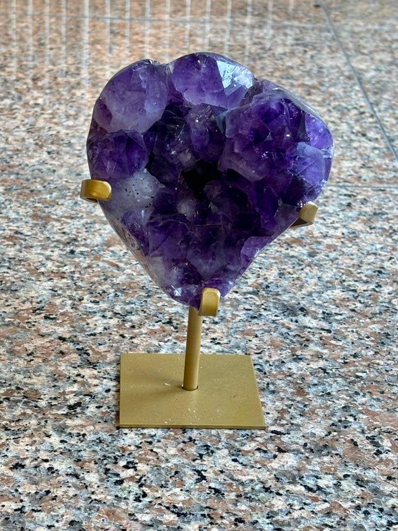 ブラジル産　大きめの結晶　アメジスト　クラスター　1652g テリ艶　ゴージャス