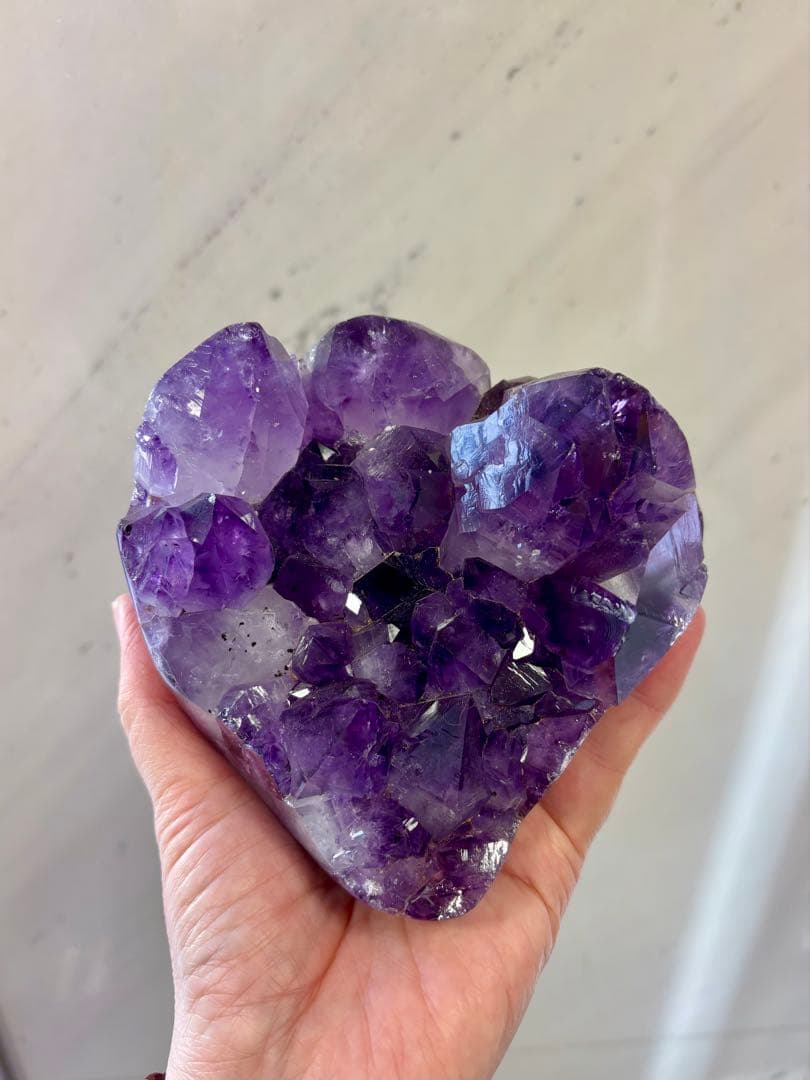 ブラジル産　大きめの結晶　アメジスト　クラスター　1652g テリ艶　ゴージャス