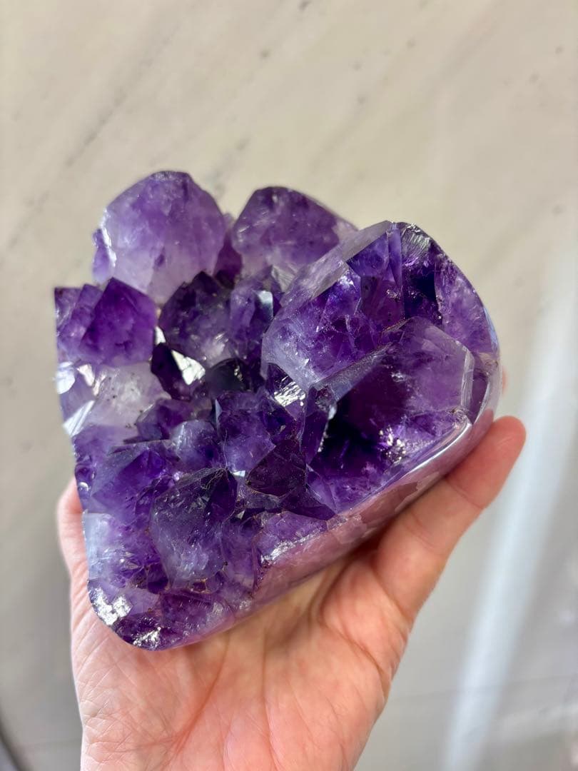 ブラジル産　大きめの結晶　アメジスト　クラスター　1652g テリ艶　ゴージャス