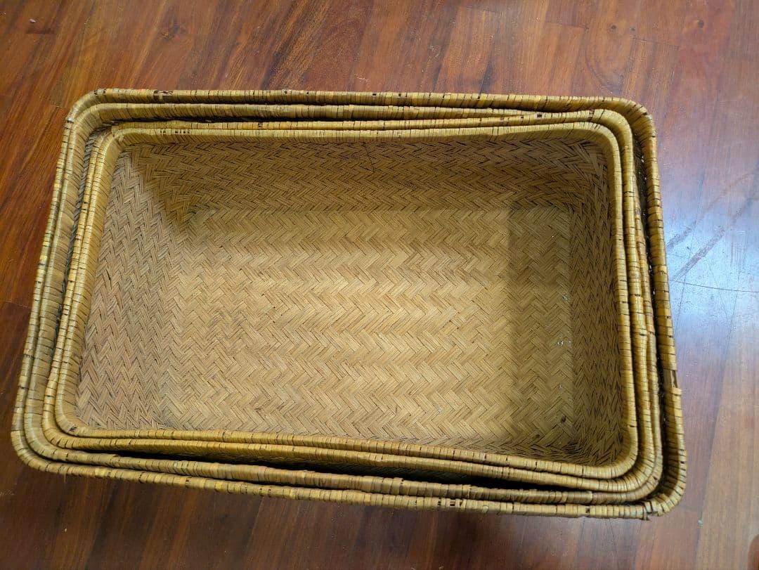 天然素材の行李カゴ