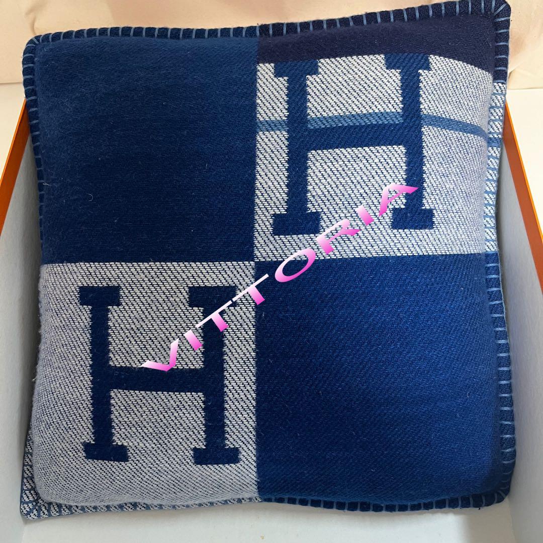 Hermes エルメスHロゴカシミア100% ブルークッション