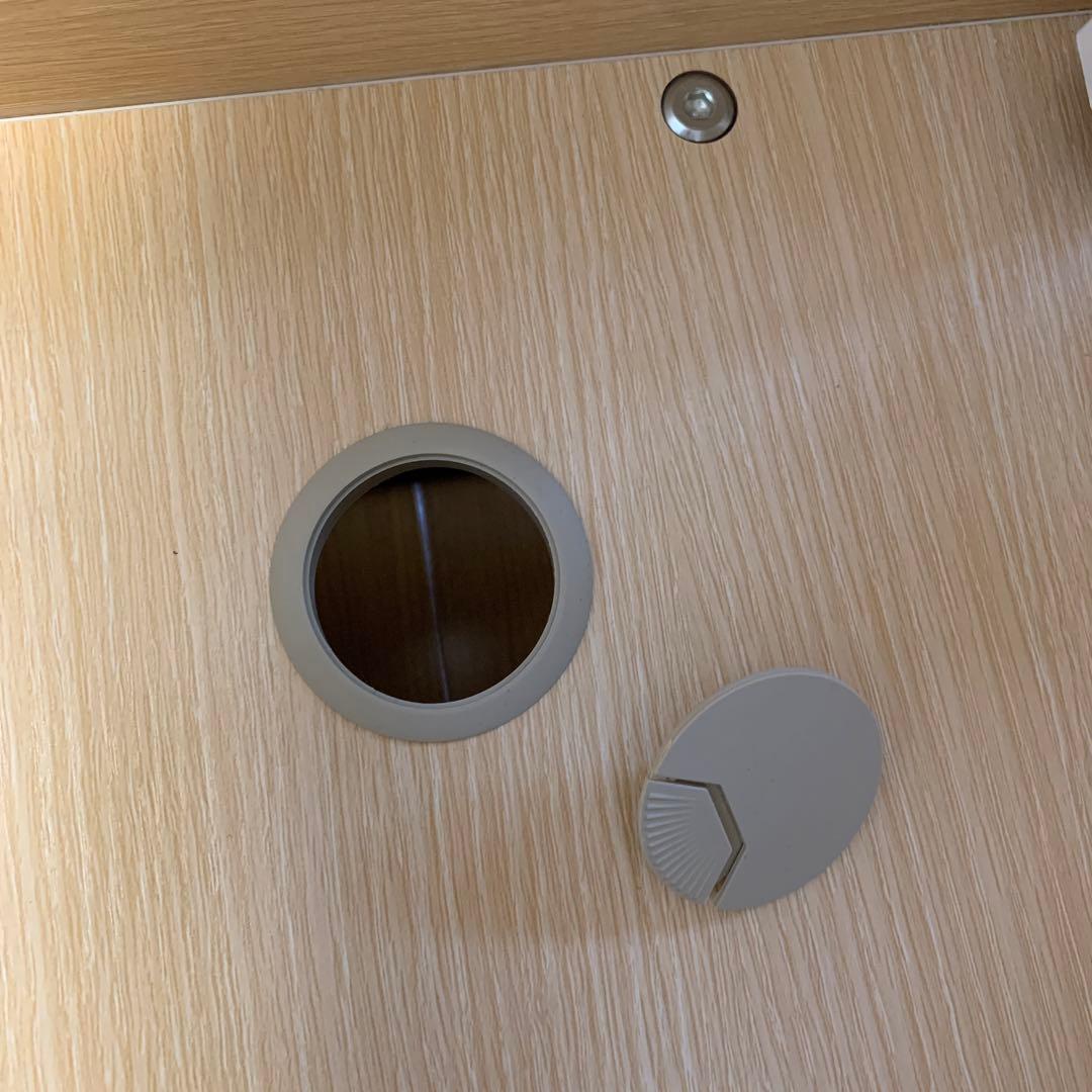 昇降式テーブル　ベージュ　小物置き付き　※4月7日処分予定です