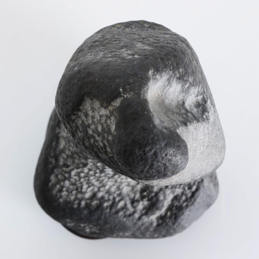 雪花石 鑑賞石 1.9kg 在銘 台座付 霊石 人物石 水石 盆景 天然石 美石