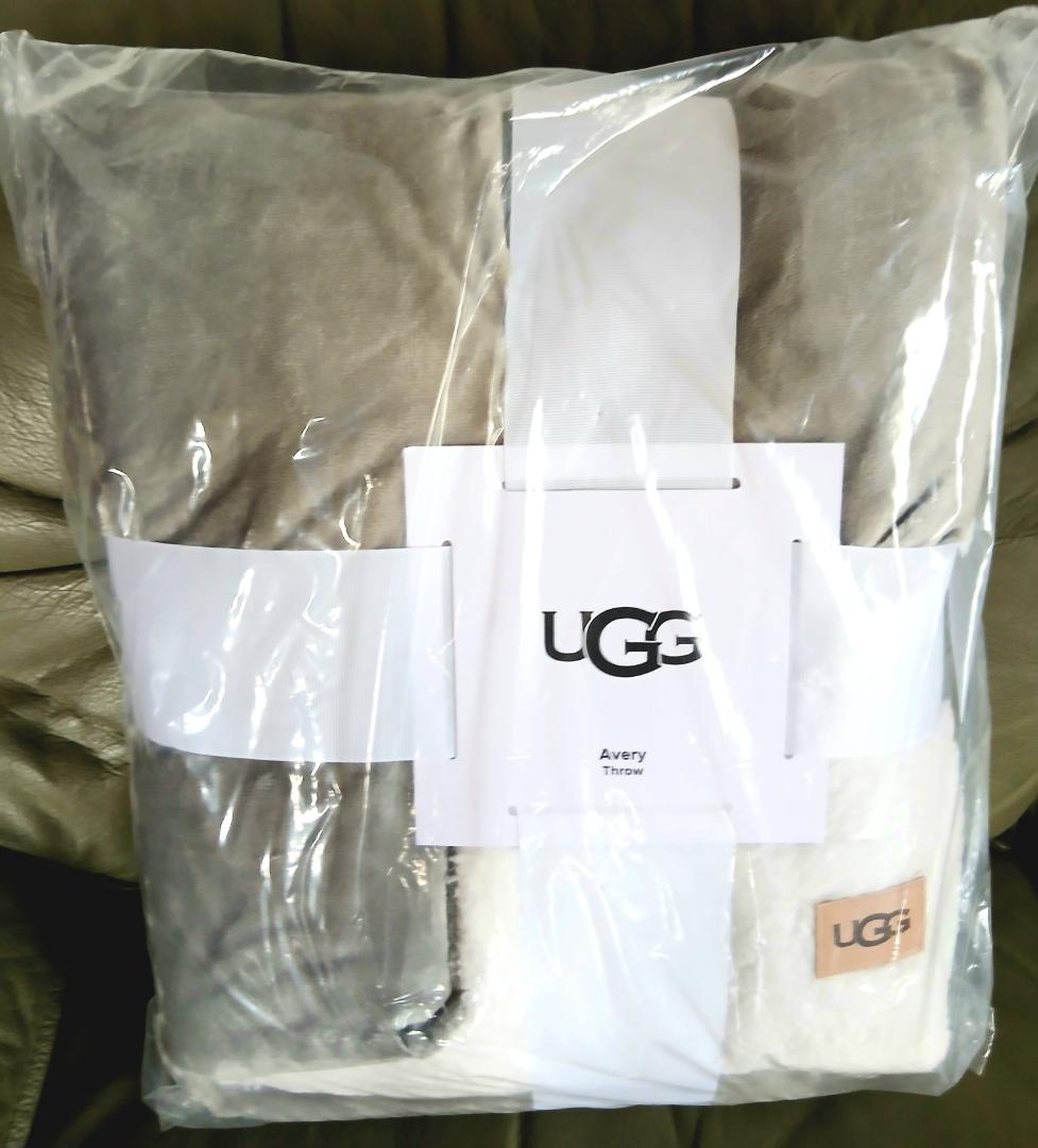 【新品未使用品】★UGG ★リバーシブル毛布★高級ブランケット★2色あり